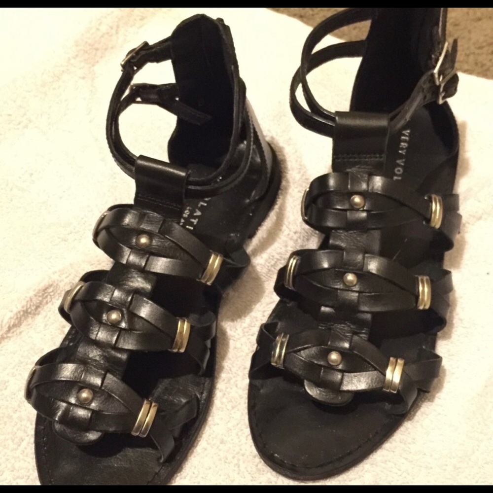 VERY VOLATILE SANDAL SIZE 9
